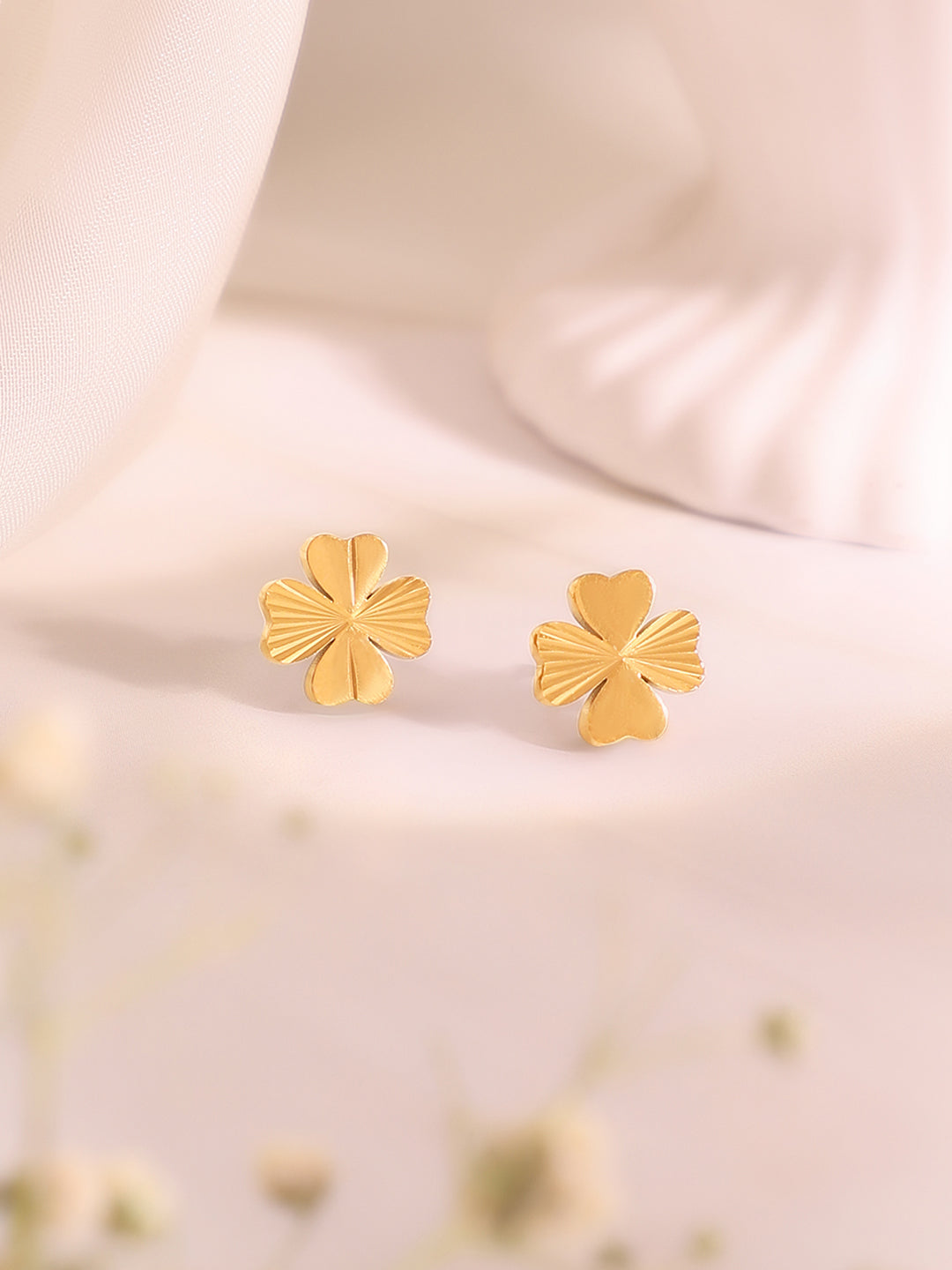 Demi Fine 18K Gold Plated Stainless Steel Floral Pendant Set