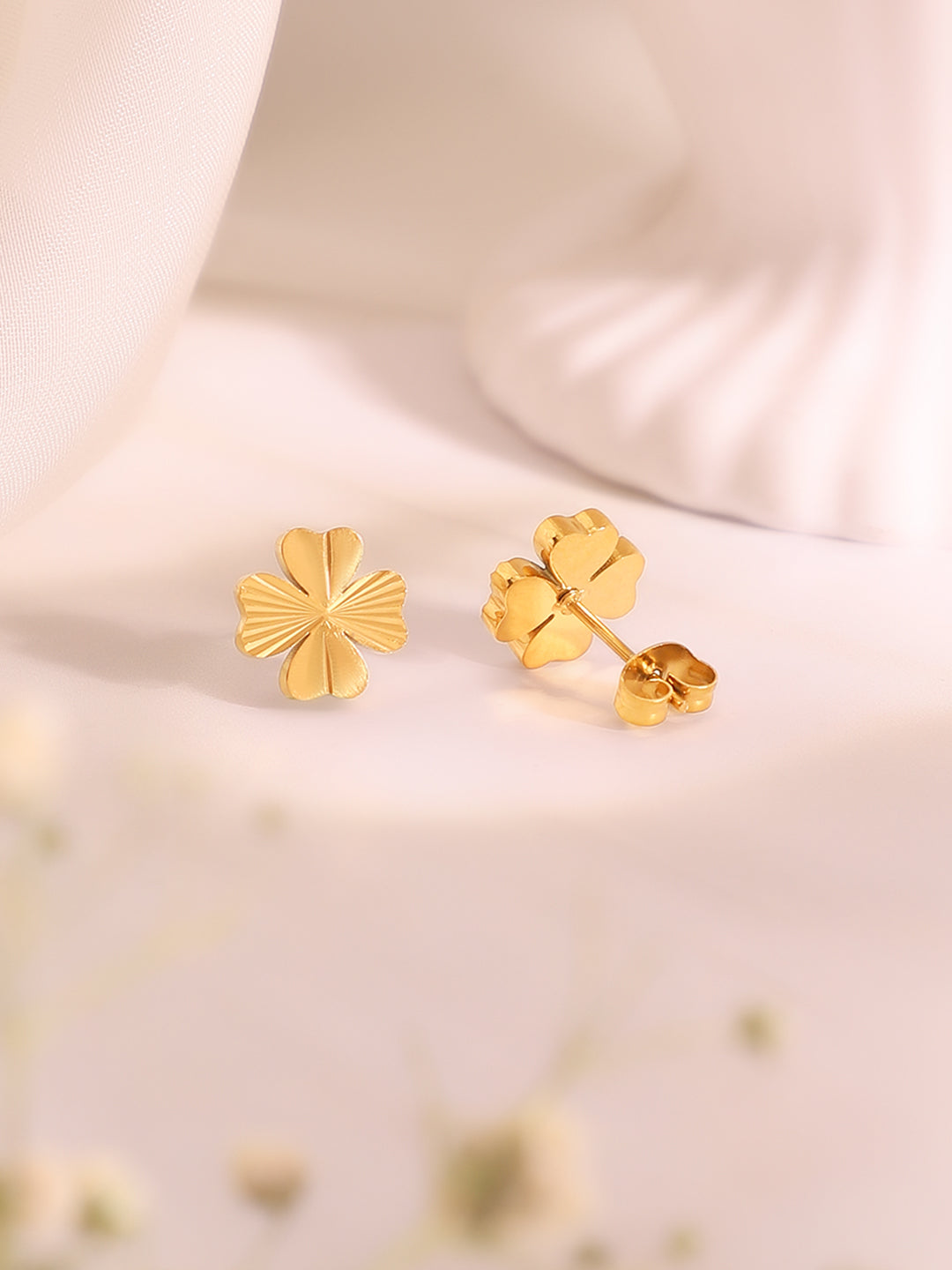 Demi Fine 18K Gold Plated Stainless Steel Floral Pendant Set