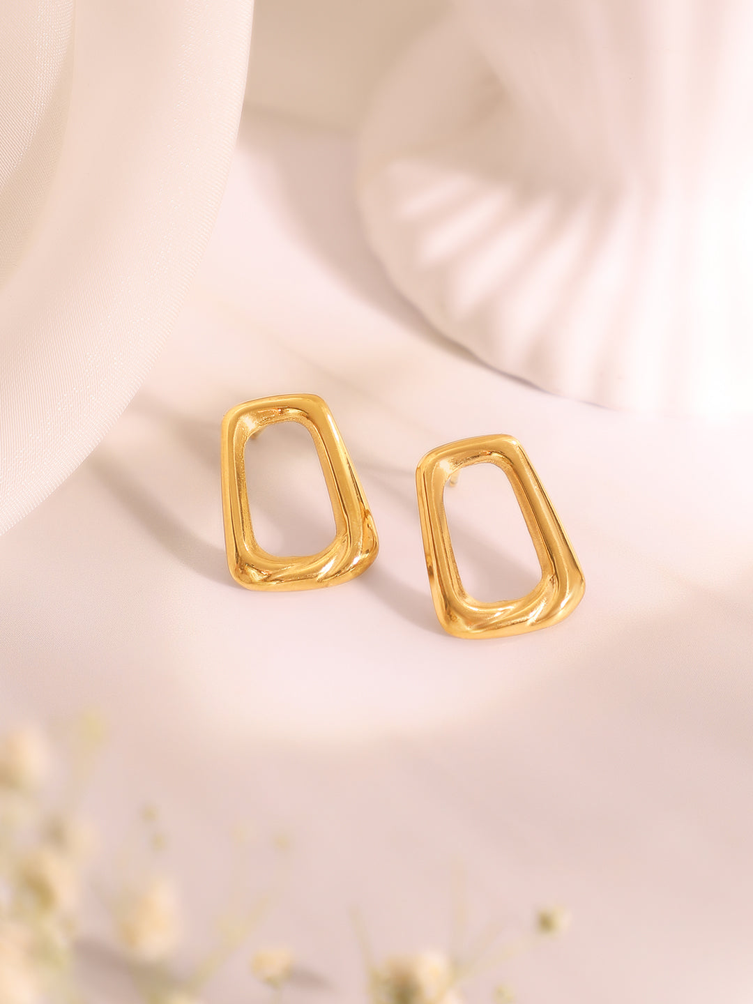 Demi Fine 18k Gold Plated Stainless Steel Hollow Design Pendant Set